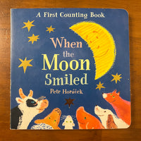 Horacek, Petr - When the Moon Smiled (Board Book)