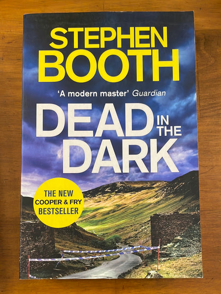 Booth, Stephen - Dead in the Dark (Trade Paperback)