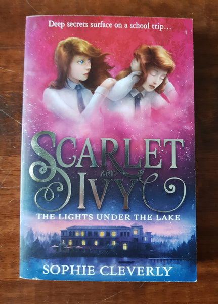 Cleverly, Sophie - Scarlet and Ivy Lights Under the Lake (Paperback)