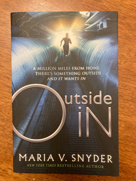 Snyder, Maria - Outside In (Paperback)