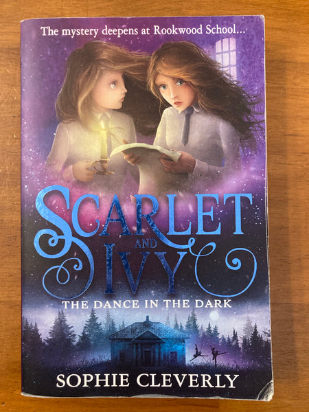 Cleverly, Sophie - Scarlet and Ivy Dance in the Dark (Paperback)