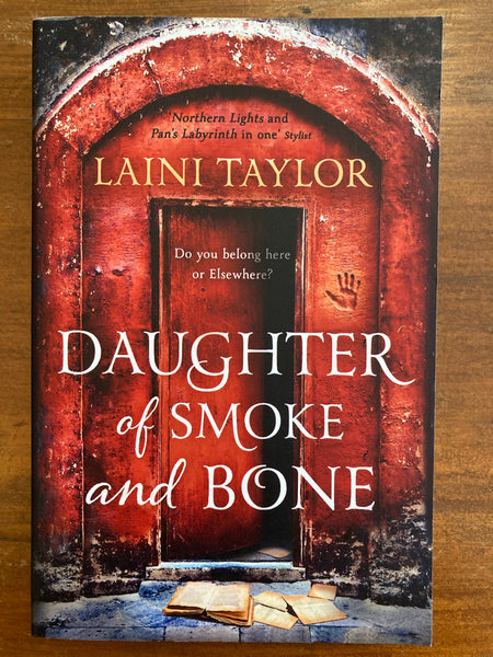 Taylor, Laini - Daughter of Smoke and Bone (Paperback)