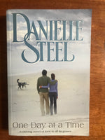 Steel, Danielle - One Day at a Time (Trade Paperback)