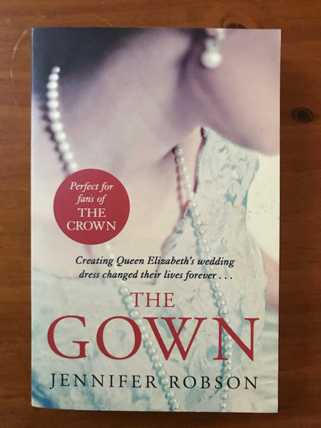 Robson, Jennifer - Gown (Paperback)
