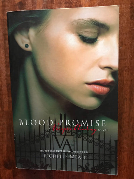 Mead, Richelle - Blood Promise (Trade Paperback)