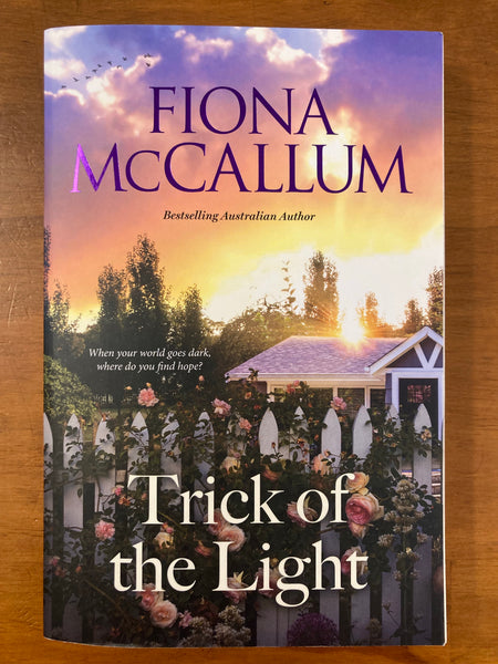 McCallum, Fiona - Trick of the Light (Trade Paperback)