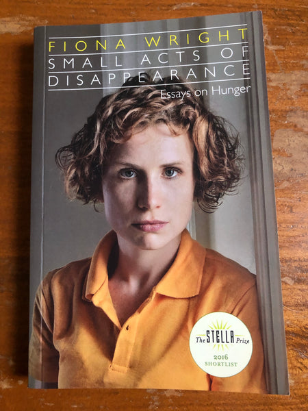 Wright, Fiona - Small Acts of Disappearance (Paperback)