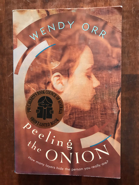 Orr, Wendy - Peeling the Onion (Paperback)