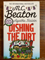Beaton, MC - Agatha Raisin Dishing the Dirt (Hardcover)
